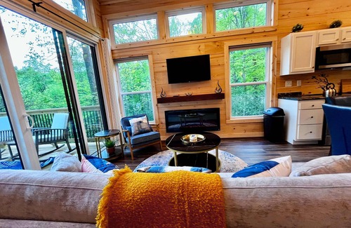 Stanton Cabina | Serenity Woods Hot Tub NEW!