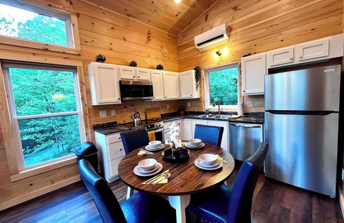 Stanton Cabina | Serenity Woods Hot Tub NEW!