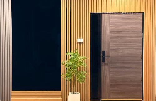 Thanon Phetchaburi Villa | Serenova Hotel Siam Paragon, Bangkok