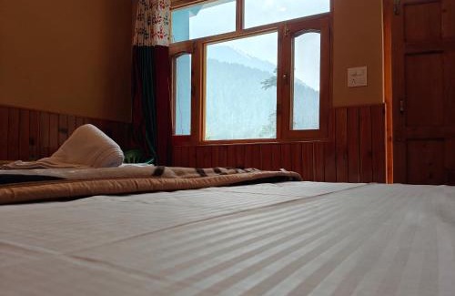 Ghiyagi Casa | Seri Pyramid View Home Stay Jibhi