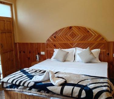 Ghiyagi Casa | Seri Pyramid View Home Stay Jibhi