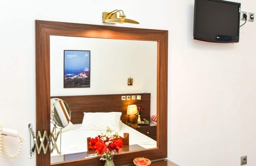 Livadi Apartamento | Serifos budget friendly next to the beach for 4