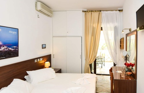 Livadi Apartamento | Serifos budget friendly next to the beach for 4