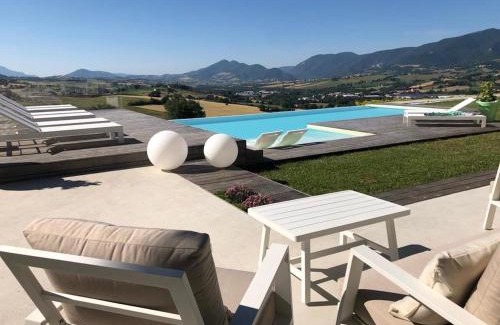 Matelica Cama Y Desayuno | Serre Alte Landscape Luxury Rooms
