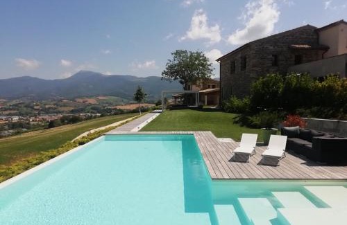 Matelica Cama Y Desayuno | Serre Alte Landscape Luxury Rooms