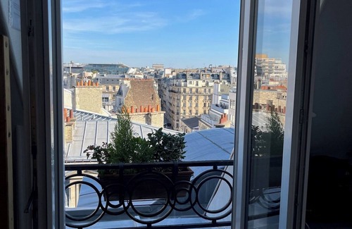 Neuilly-sur-Seine Condominio | Service room