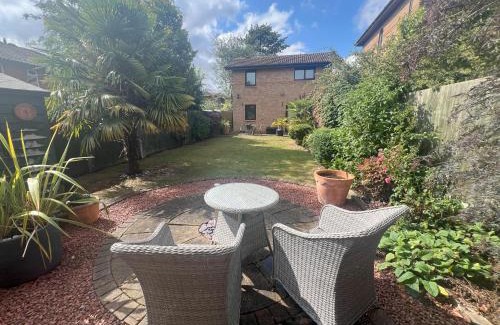 Milton Keynes Casa | Serviced 2-Bed Home in MK, Walk to Train, City Shopping, Santander & Network Rail HQ, Parking & WiFi Included Webbhill Stays