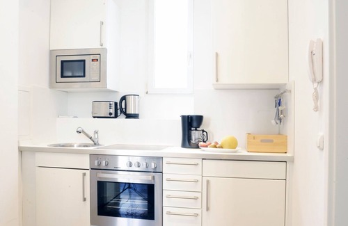 Bornheim Apartamento | Apartamento de 2 habitaciones con servicio m. Totalmente equipado con WiFi, limpieza, servicio de lavandería.