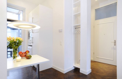 Bornheim Apartamento | Apartamento de 2 habitaciones con servicio m. Totalmente equipado con WiFi, limpieza, servicio de lavandería.