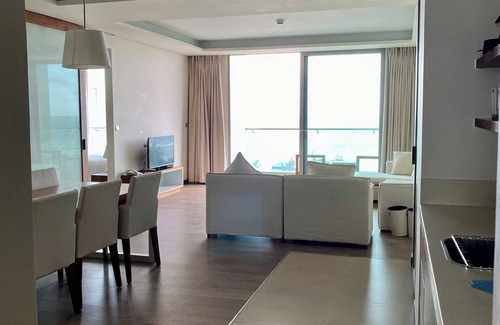 Son Tra Apartamento | Serviced Aparthotel - 2 bedrooms, 3 balconies, beachfront, central, rooftop pool