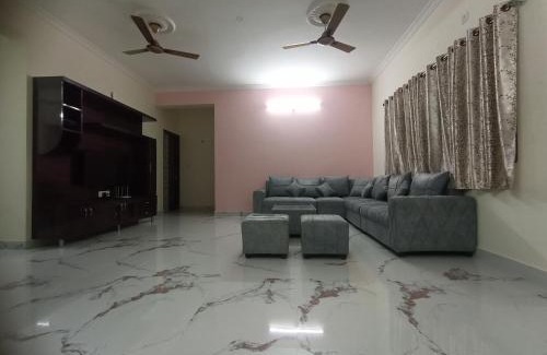 Kukatpalli Apartamento | Servostay KPHB Phase 15 New Stunning 3 BHK - 1st Floor