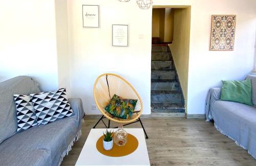 Santiago Casa | Sesimbra beach house for families, friends & remote workers