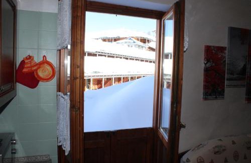 Sestriere Apartamento | Sestriere Terrace Apt Few Steps From Ski - Happy Rentals