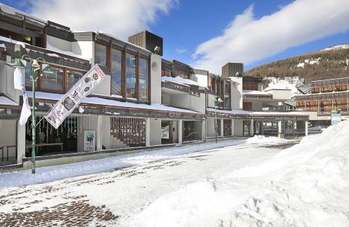 Sestriere Apartamento | Sestriere Terrace Apt Few Steps From Ski - Happy Rentals