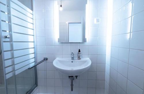 Seth Apartamento | Seth - Monteursunterkunft - Einzelbetten - gute Anbindung - Bettwäsche