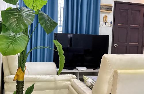 Taman Setia Indah Casa | Setia Indah FamilyTide 3BR 10Pax w Pool table by Our Stay