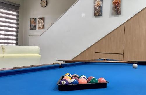 Taman Setia Indah Casa | Setia Indah FamilyTide 3BR 10Pax w Pool table by Our Stay