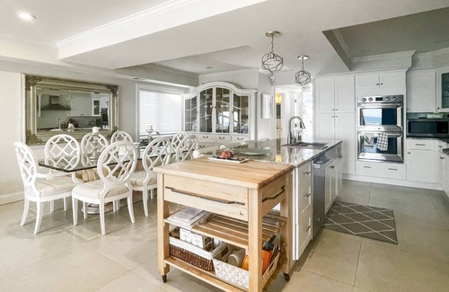 Milford Condominio | Setting Sun Waterfront Retreat on Hillside