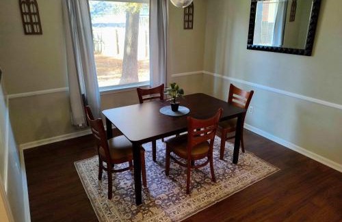 Irmo Casa | Settle Inn- 10mi to Columbia, Mins to Lake Murray