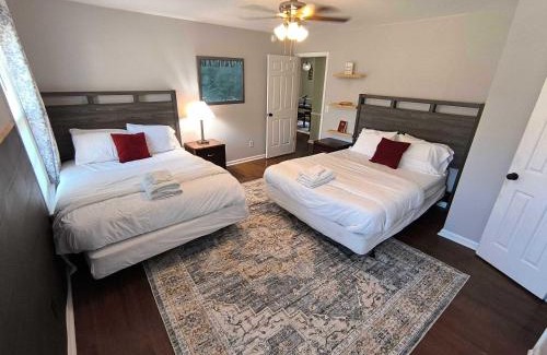 Irmo Casa | Settle Inn- 10mi to Columbia, Mins to Lake Murray
