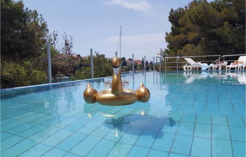 Zaboric Casa | Seven-Bedroom Holiday Home In Zaboric