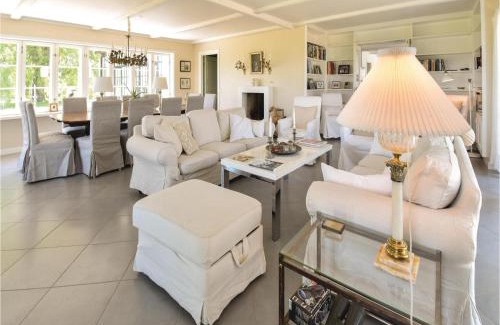 Ryslinge Casa | Seven-Bedroom Holiday Home In Orbak