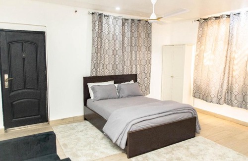 Accra Hotel | Seven Brothers Apartments