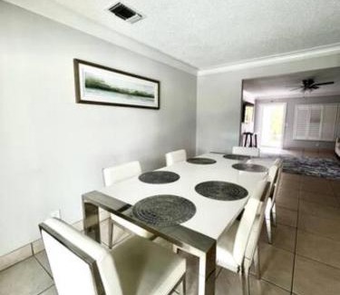 Palm Aire Village West Casa | Seven Heaven Fort Lauderdale - 3 Dorms & Heated Pool