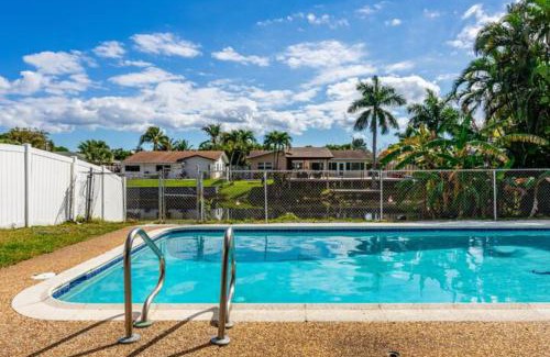 Palm Aire Village West Casa | Seven Heaven Fort Lauderdale - 3 Dorms & Heated Pool