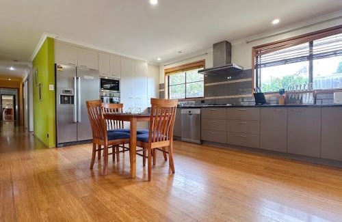 Seven Mile Beach Casa | Seven Mile Beach House - 5 minutes to the Airport