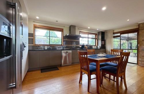 Seven Mile Beach Casa | Seven Mile Beach House - 5 minutes to the Airport
