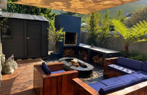 Hermanus Casa | Seven on Flora- Hot Tub, Modern with amazing outside area
