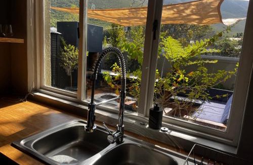 Hermanus Casa | Seven on Flora- Hot Tub, Modern with amazing outside area