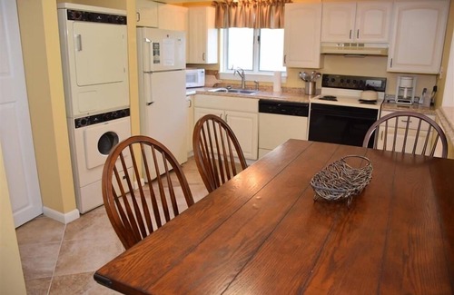 Seven Springs Condominio | Seven Springs 2 Bedroom Deluxe Condo with Private Deck! by RedAwning - Save 10% on 3 Nights, 15% on 5 Nights!
