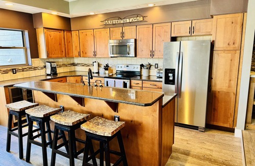 Rockwood Casa | Seven Springs 3BR Condo w/Loft in Woodridge - Fully Updated w/Private Hot Tub