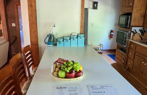 Andersonville Chalet De Esquí | Seven Springs, a cozy getaway sitting on 500 acres