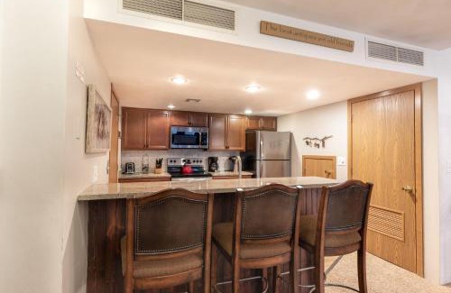 Seven Springs Apartamento | Seven Springs Meadowridge 2 Bedroom Standard Condo with Deck and Mountain Views! condo