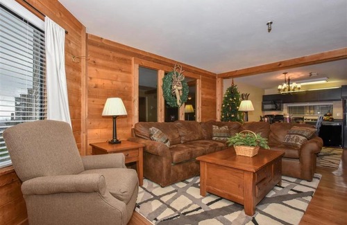 Seven Springs Apartamento | Seven Springs Stoneridge 3 Bedroom Standard Condo with Ski-In Out, Mountain Views! condo