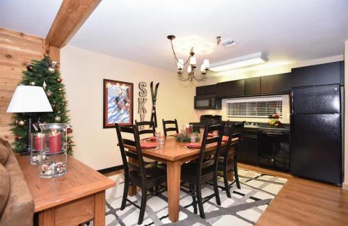Seven Springs Apartamento | Seven Springs Stoneridge 3 Bedroom Standard Condo with Ski-In Out, Mountain Views! condo