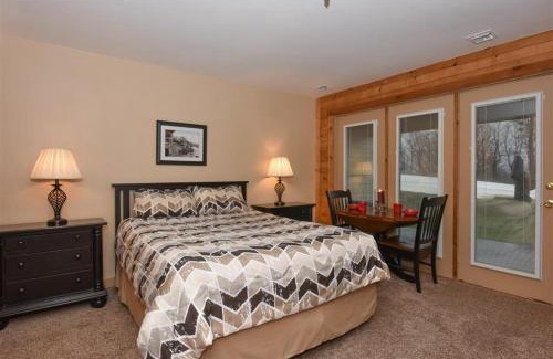 Seven Springs Apartamento | Seven Springs Stoneridge 3 Bedroom Standard Condo with Ski-In Out, Mountain Views! condo