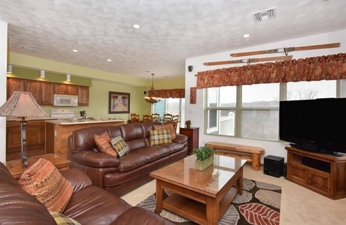 Seven Springs Condominio | Seven Springs Woodridge 4 Bedroom Premium Condo, Mountain Views! by RedAwning
