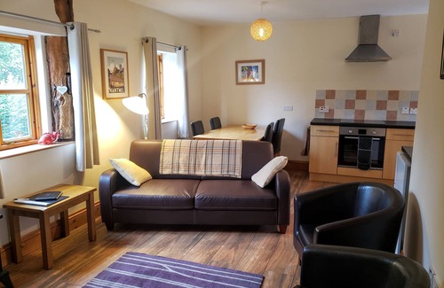 Llandrindod Wells Casa | Seven Stars- hot tub with views