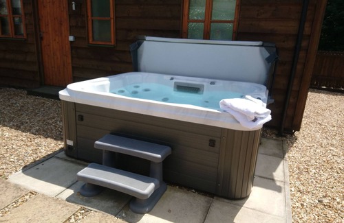 Llandrindod Wells Casa | Seven Stars- hot tub with views