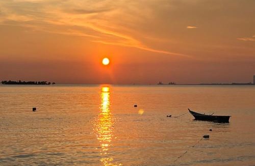 Kampung Ayer Meleleh Casa | Sevenseas Seaview Homestay