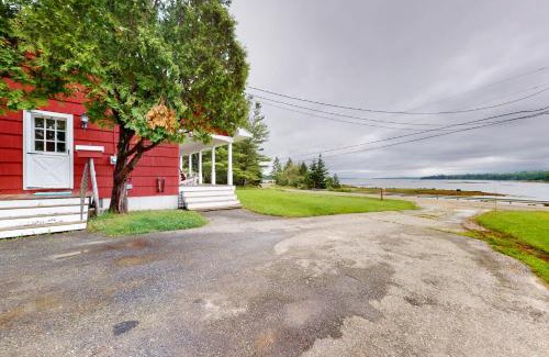 Ellsworth Casa | Seventies by the Sea