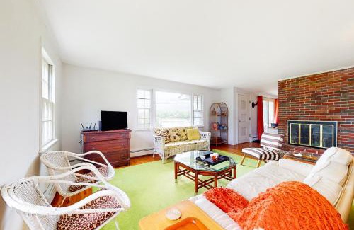 Ellsworth Casa | Seventies by the Sea