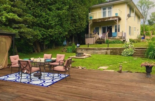 Severn Bridge Cabaña | Severn River Serenity: Pet Friendly Family Cottage
