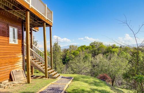 Sevierville Casa | Sevierville Home with Mountain and Countryside Views