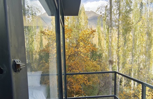 Hunza Chalet De Esquí | Eco-friendly Twin-Bed Chalet in Karimabad Hunza