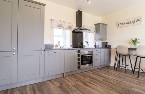 Golden Grove Casa | SEWIN COTTAGE, pet friendly, character holiday cottage in Llandeilo